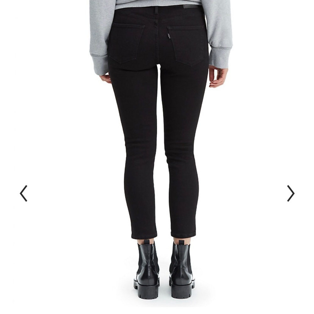 Levi’s Shaping Skinny Jeans. Size 28